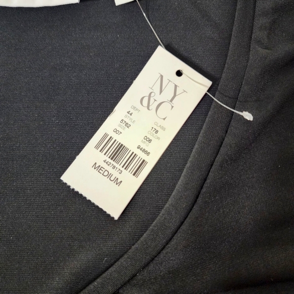 New York & Company Sleeveless black V-neck Top, Sz: M - Picture 4 of 5